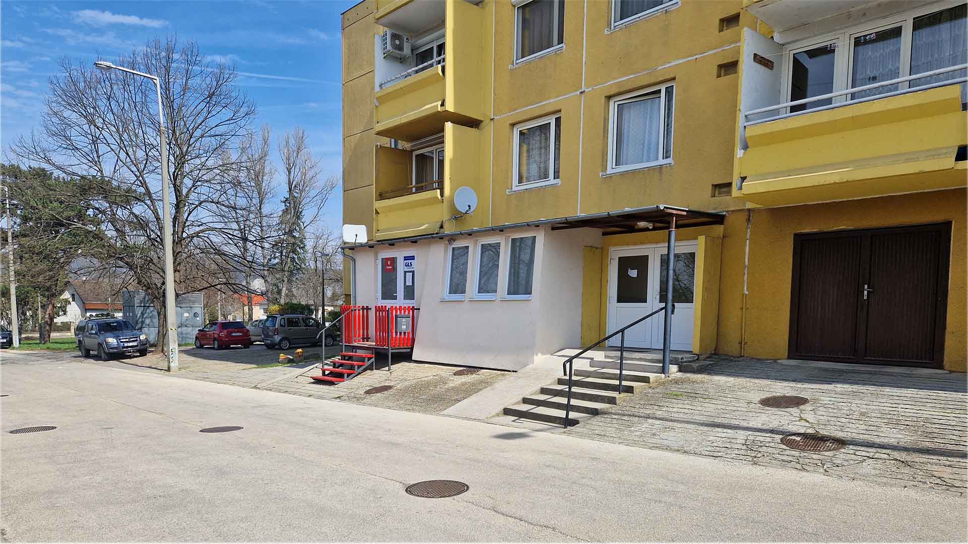 kbox packeta csomagpont az utcáról esztergom, bánomi lakótelep 3.